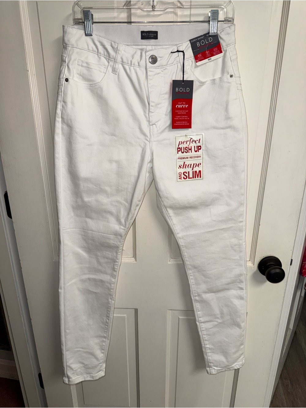 Bold Elements Cut to Curve Wonen’s White Slim Push-Up Jeans